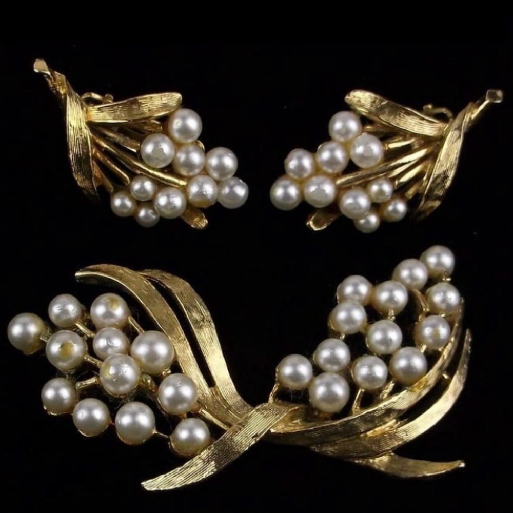 Vintage 1960s ART‎ Faux Pearl Brooch & Earrings Set